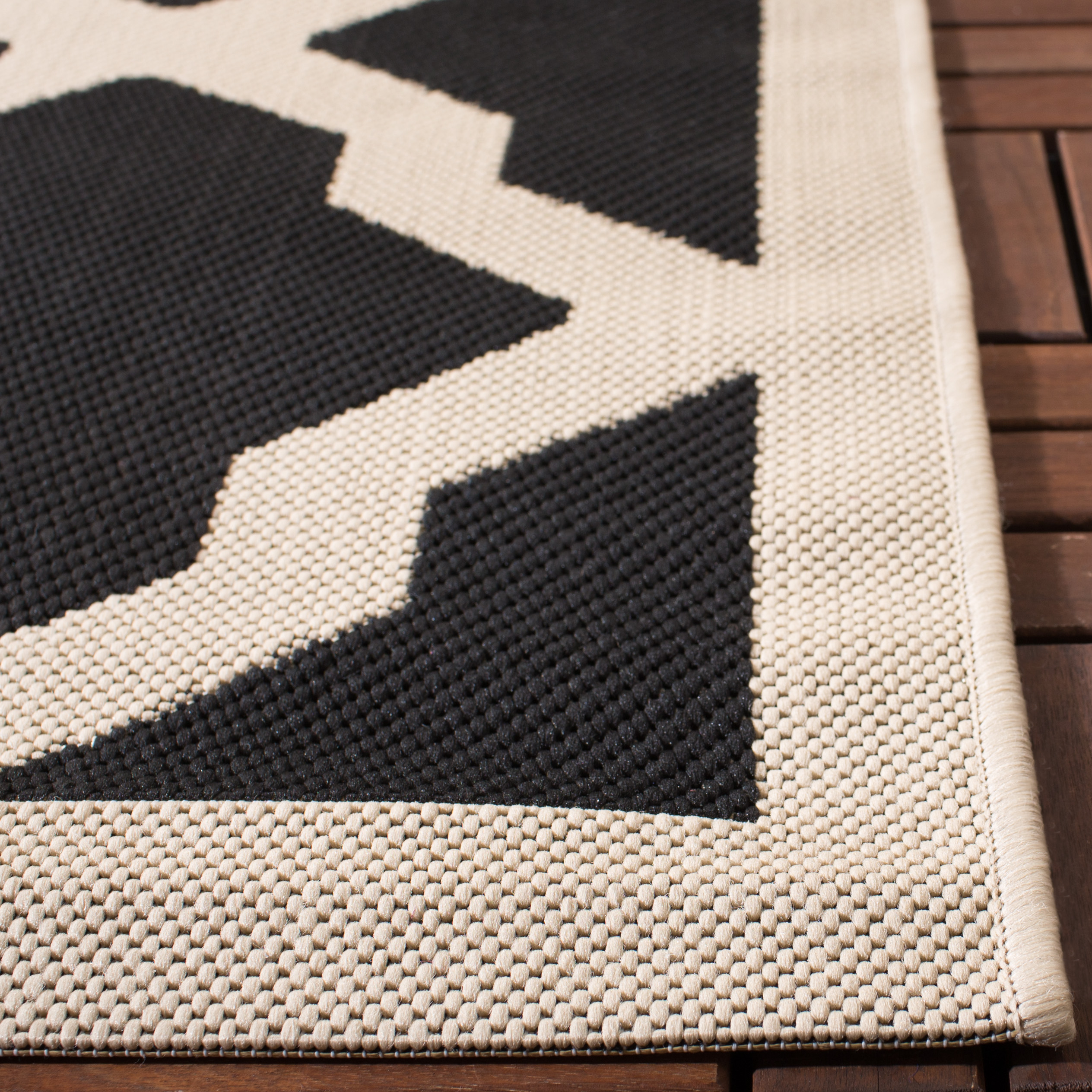 Safavieh Courtyard Amber Geometric Indoor/Outdoor Runner Rug, Black/Beige, 2'3" x 14'