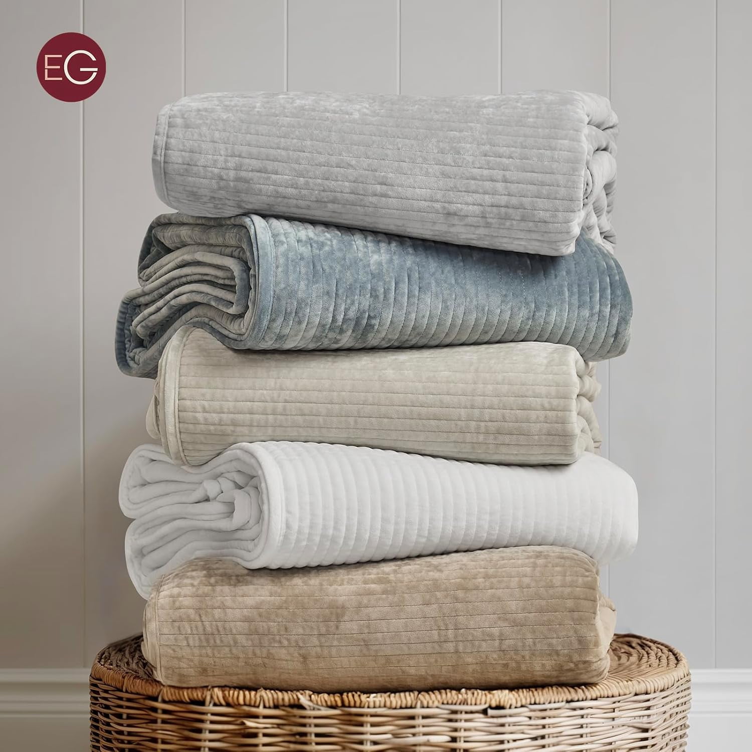 EVERGRACE Velvet Quilt Set Queen Size, Luxurious Soft Quilted Bedding Sets, Lightweight Velvet Comforter for All Season, Striped Channel Bedspread Coverlet with 2 Shams, Light Sand