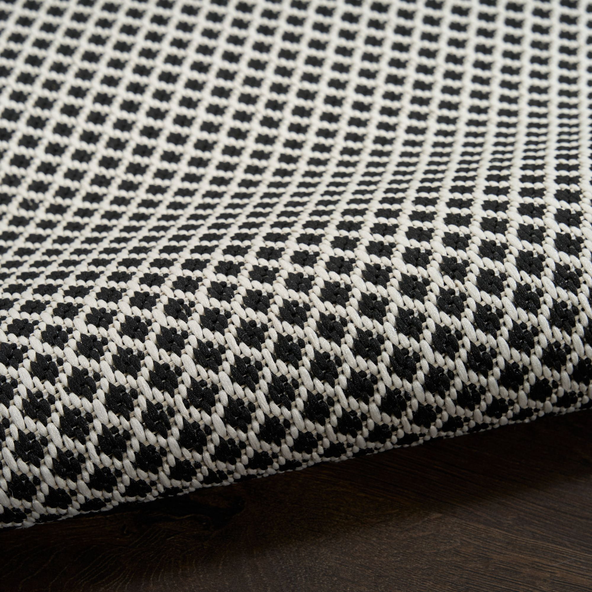 Nourison Courtyard 4' x 6' Black White Modern Rug