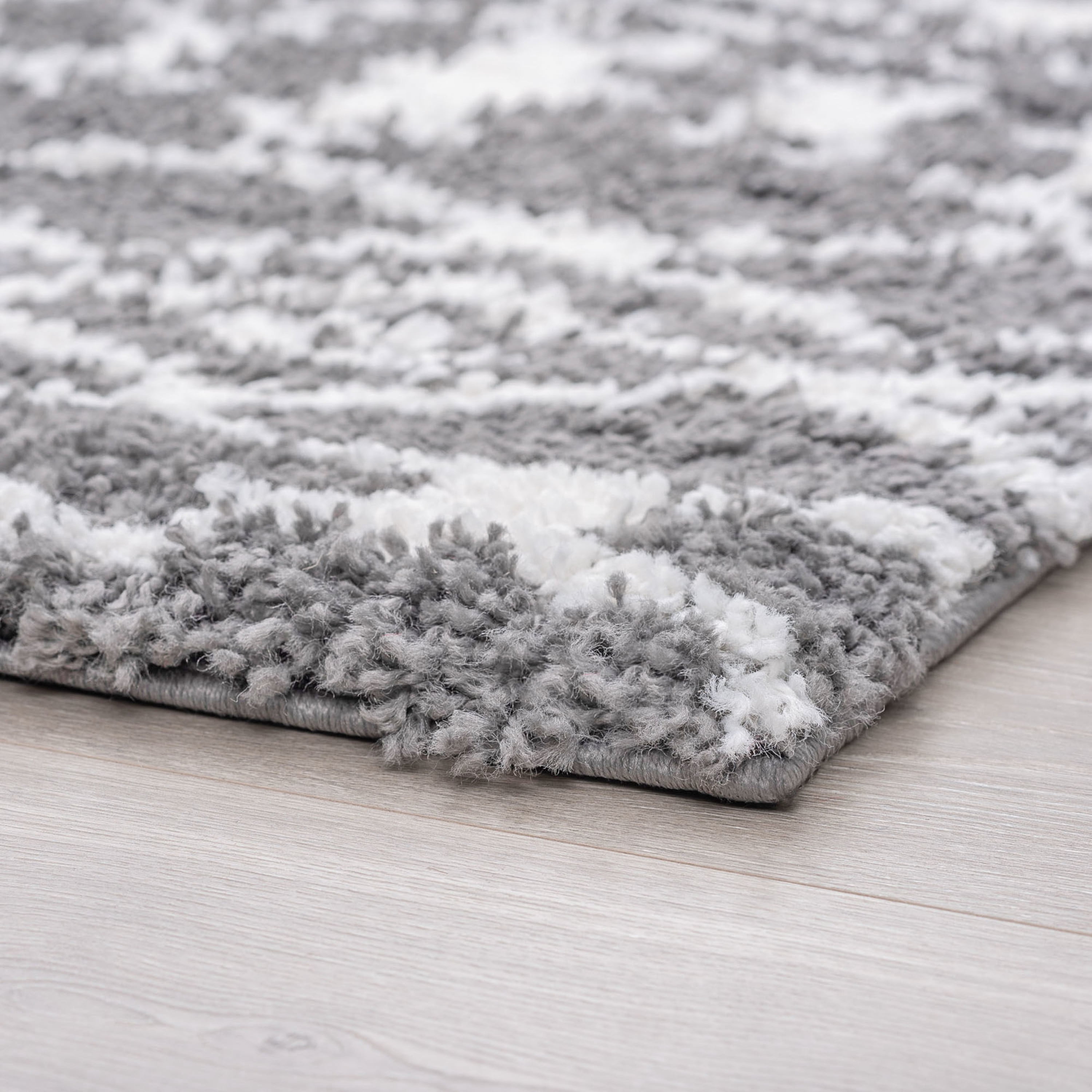 Contemporary 4x6 Area Rug Shag Thick (4' x 5'3'') Geometric Silver, White Indoor Rectangle Easy to Clean