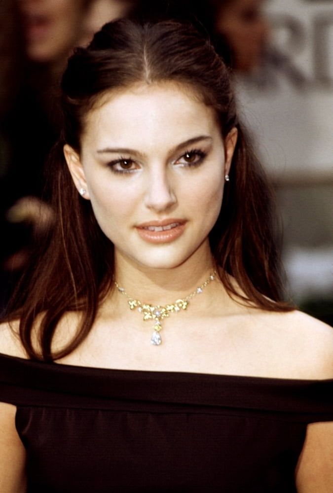 Natalie Portman At The Golden Globe Awards January 2000 Photo Print 8