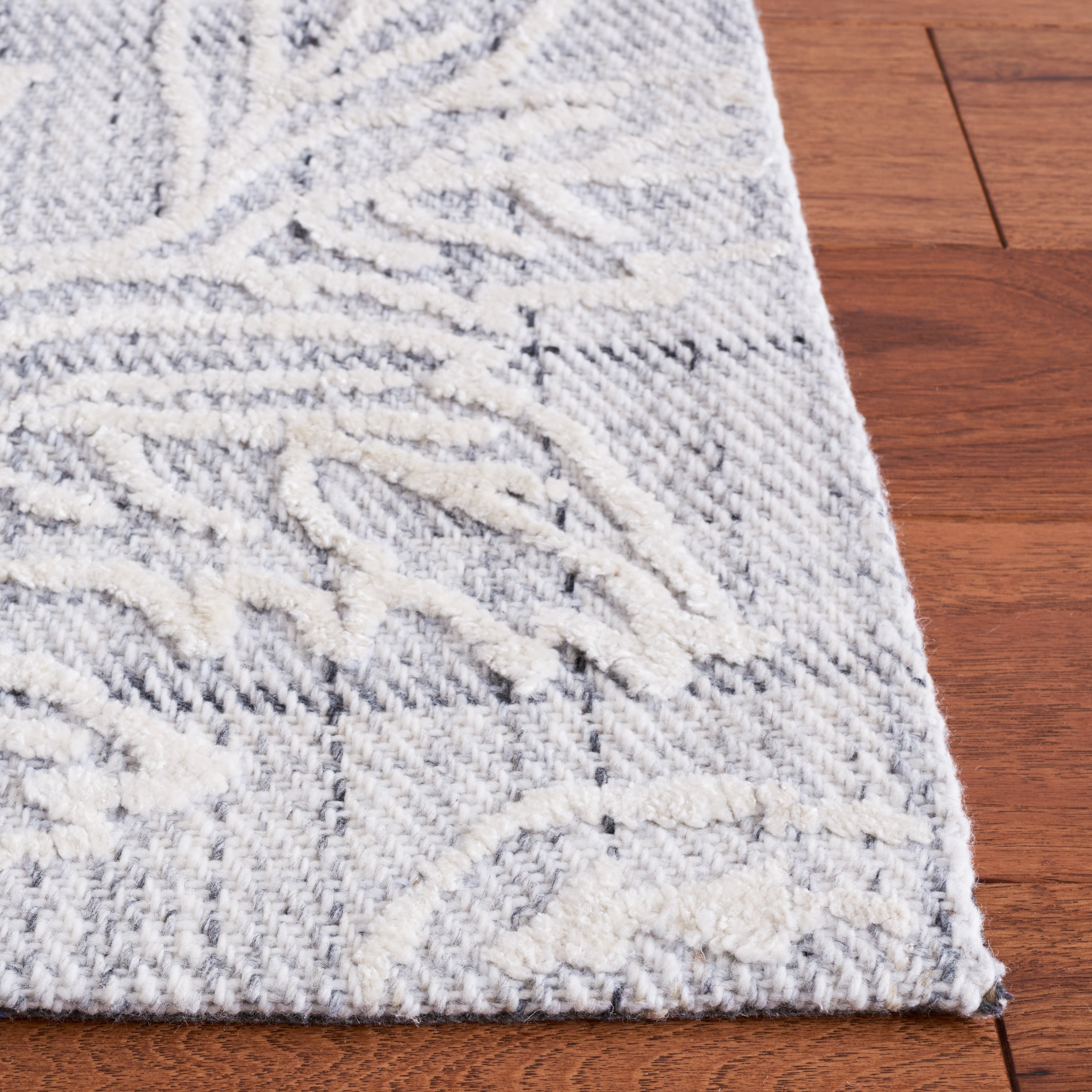 SAFAVIEH Marbella Lasya Leaves Area Rug, Grey/Ivory, 6' x 6' Square