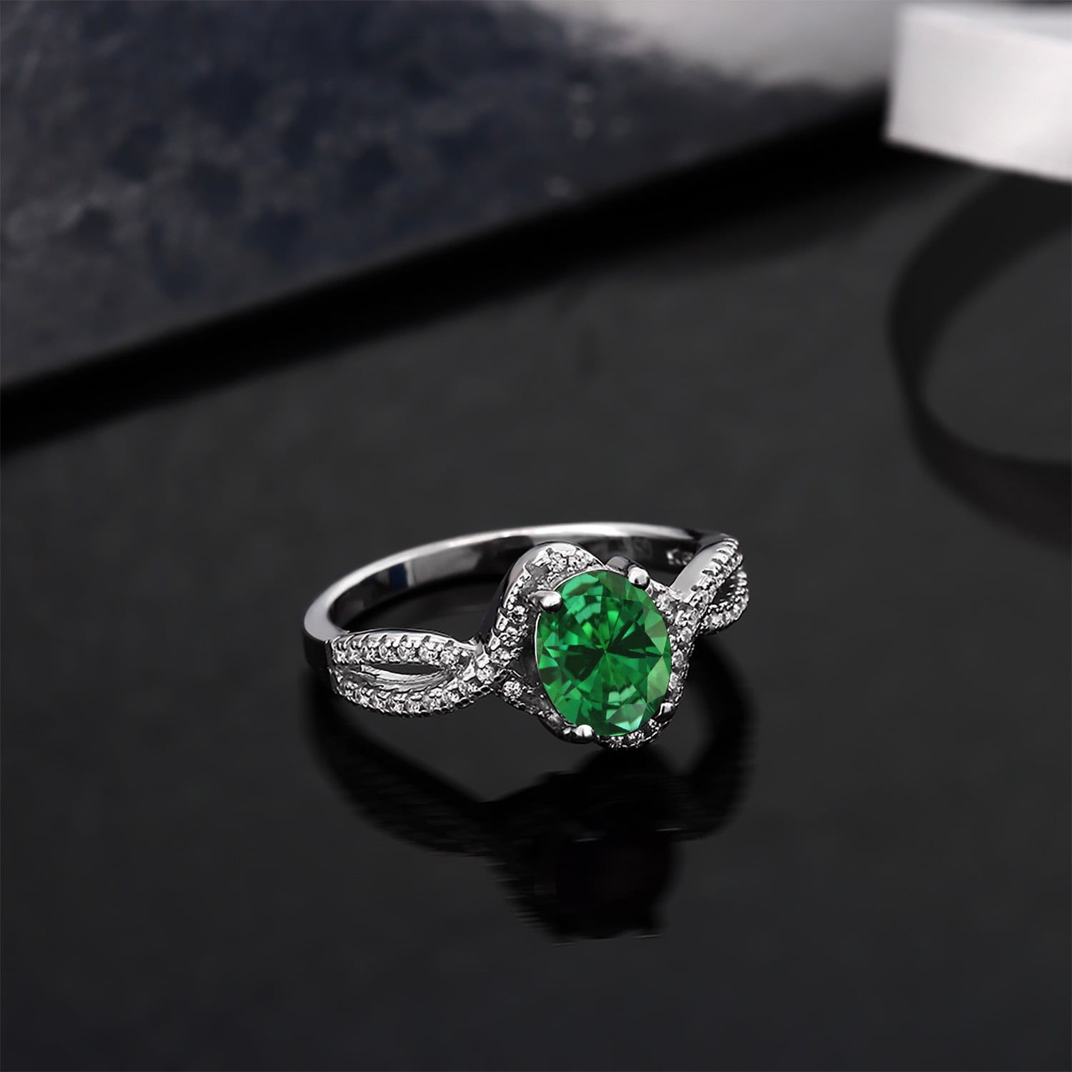 Gem Stone King 925 Sterling Silver Green Simulated Emerald Women Ring 2.68 Ct Oval 8X6MM, Available in size 5, 6, 7, 8, 9