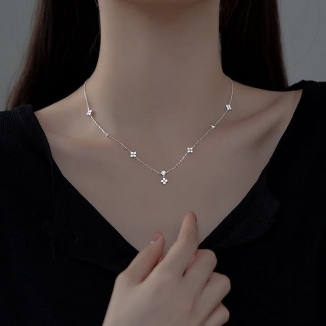 Collar de flores de cuatro hojas con pétalos de diamantes de plata s925 de Love Lodge, cadena de clavícula con borlas rojas y red de viento frío retro
