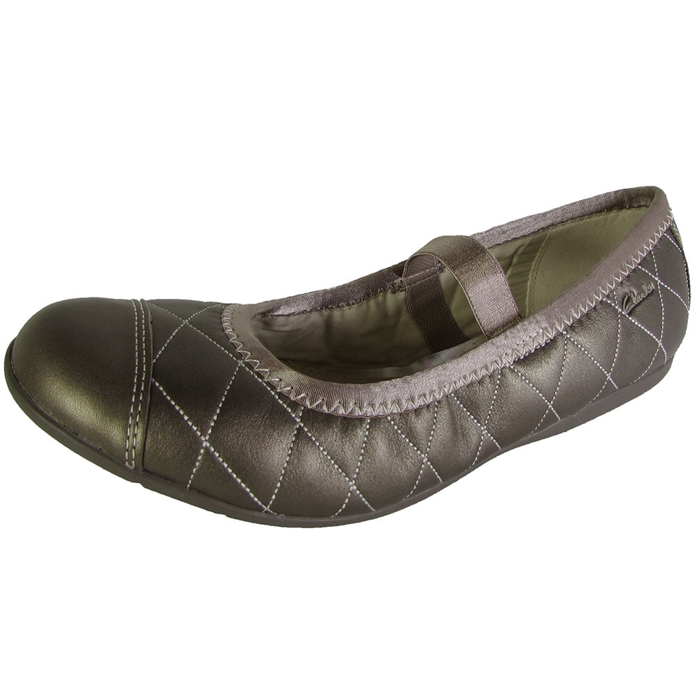 clarks girls pumps