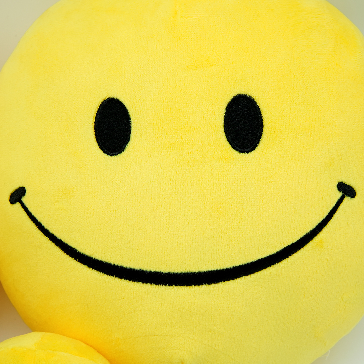 Verity Smiley Face Plush Collectible Desktop Decor PP Cotton Filled Verity Smiley Face Plush Collectible Desktop Decor PP Cotton Filled