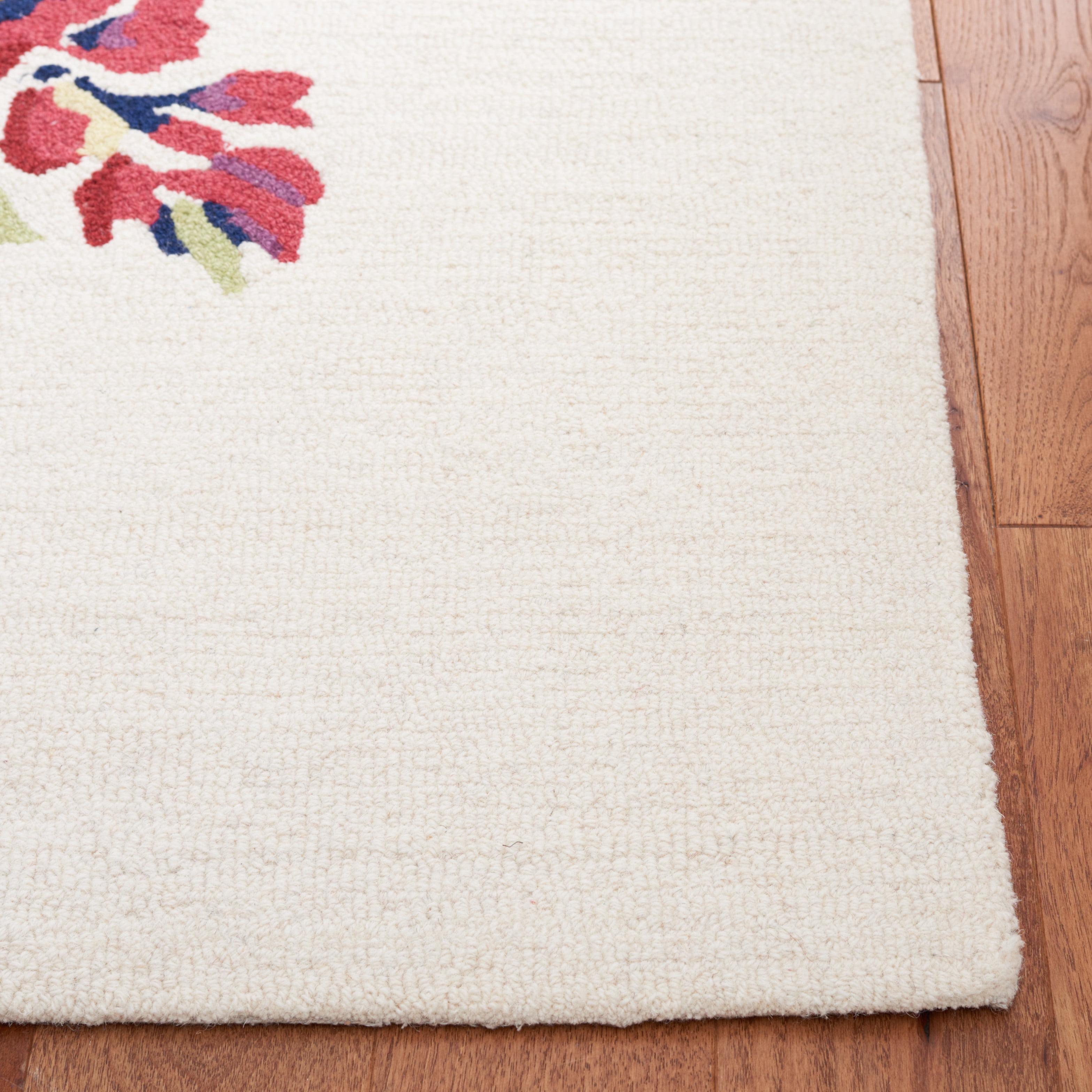 Safavieh Chelsea Ainsley Floral Area Rug, Ivory/Rose, 4' x 6'