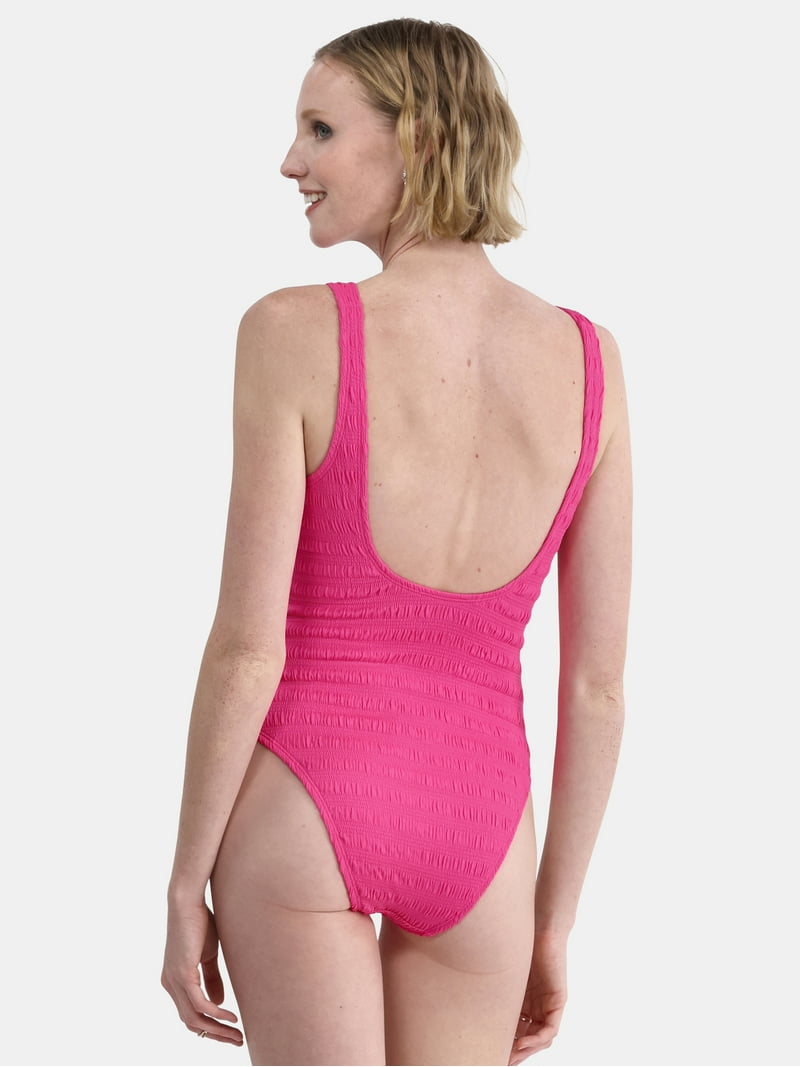 No Boundaries Women's and Women's Plus Scoop Neck Smocked