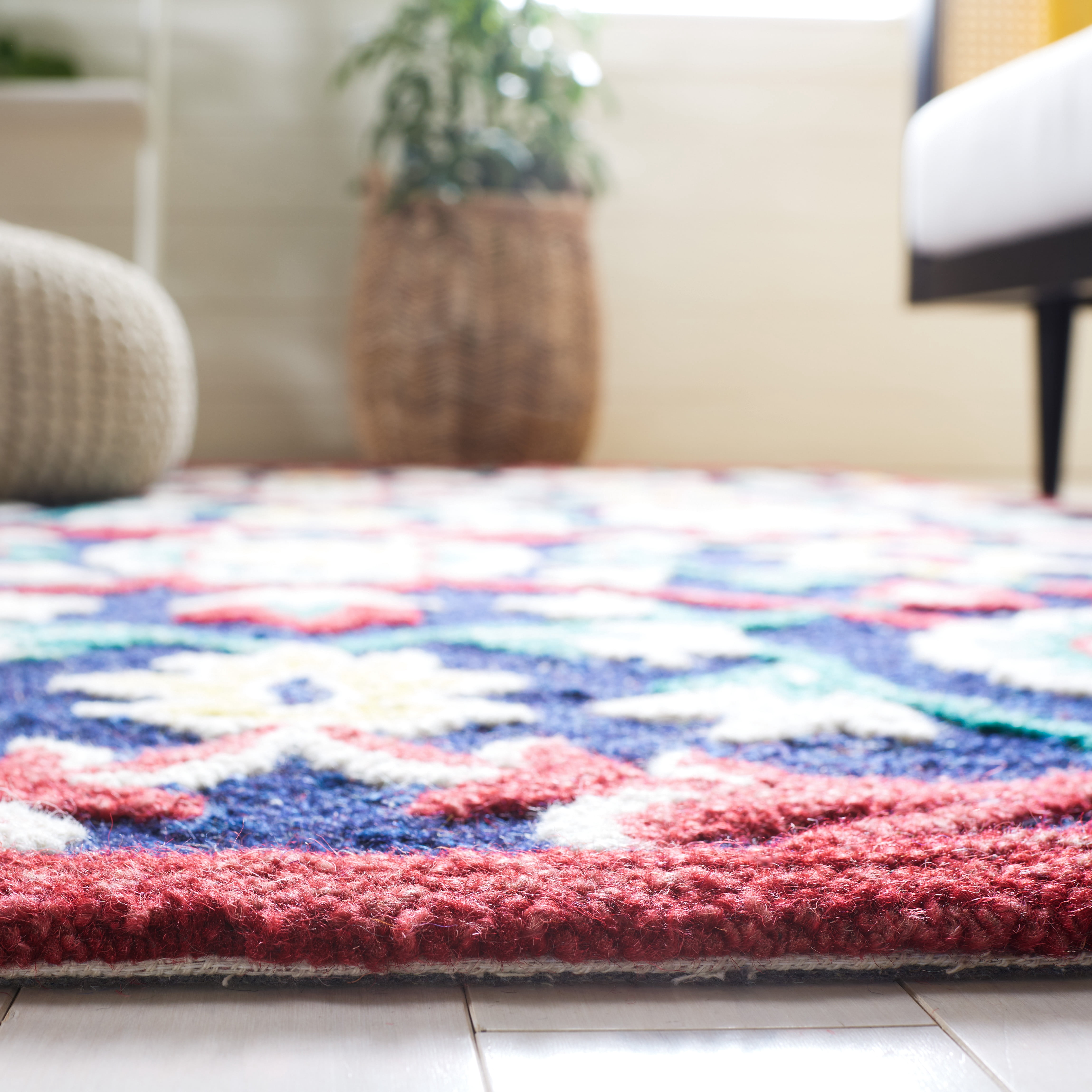 SAFAVIEH Blossom Lecia Floral Runner Rug, Navy/Red, 2'3" x 8'