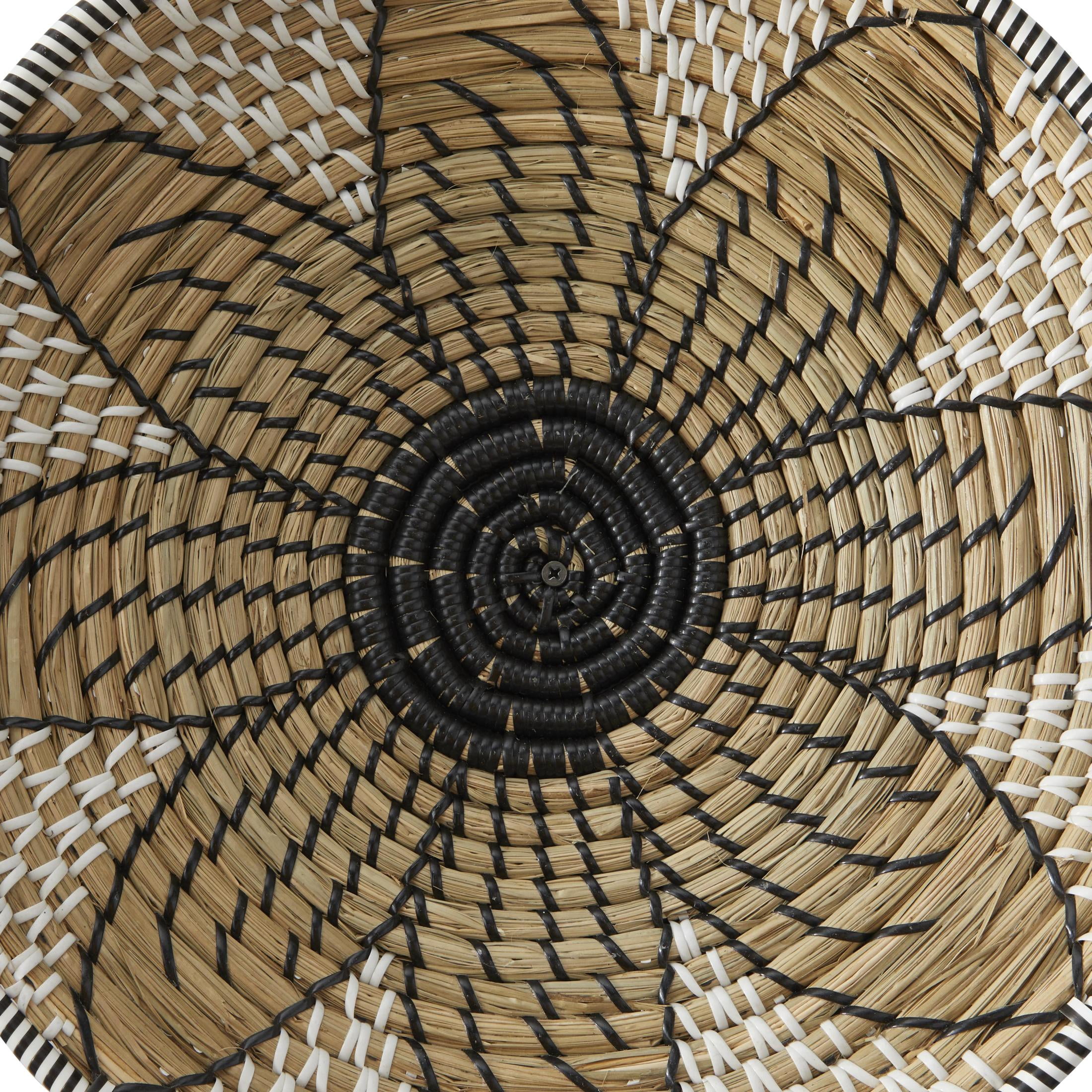 DecMode Brown Seagrass Handmade Basket Plate Wall Decor (5 Count)