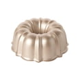 thumbnail image 1 of Molde Bundt Nordic Ware de aluminio formado 26 cm Golden Hour, 1 of 7