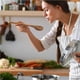 thumbnail image 2 of Ounissouiy Utensilios de cocina Juego de utensilios de cocina de bambú con soporte Mostrada Ounissouiy HA022379-00, 2 of 5