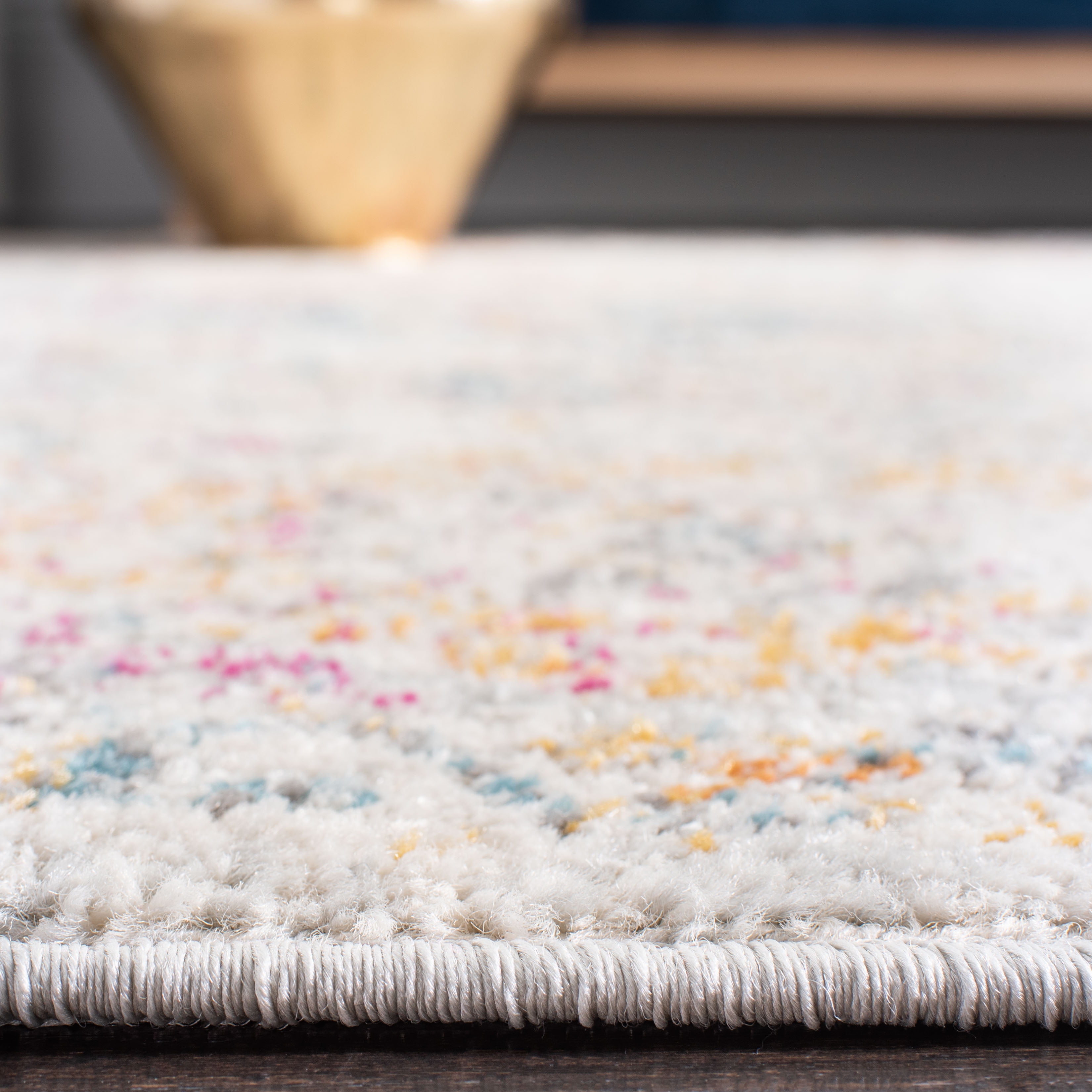 SAFAVIEH Madison Judith Geometric Runner Rug, Grey/Gold, 2'3" x 22' - Transitional Modern Design, Grey & Gold, Non-Shedding & Easy Cleaning, Ideal for Living Room, Bedroom, Dining Space, Entryway, Ha