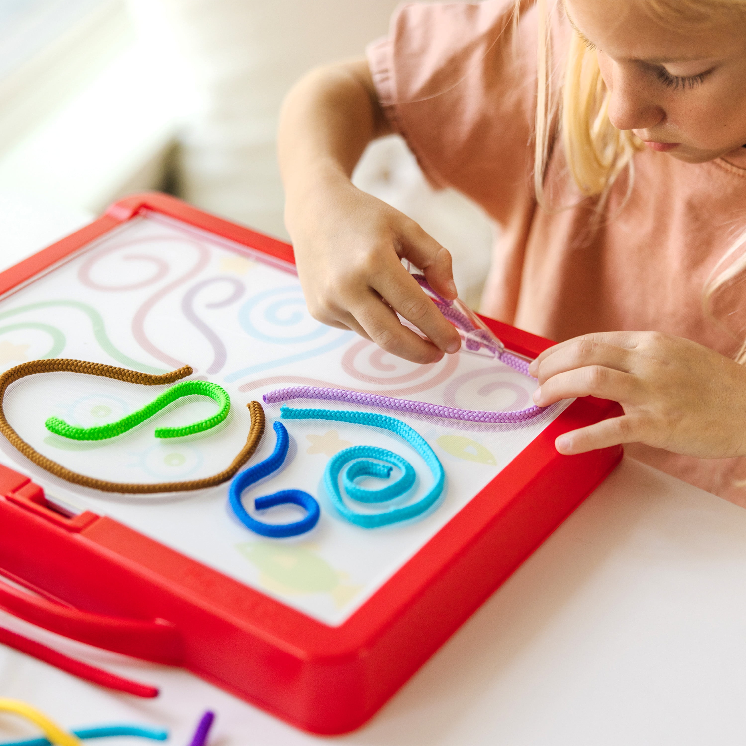 Melissa & Doug Rainbow Cord Picture And Pattern Maker Draw with Cords Activity – 39 Cords, 6 Double-Sided Cards to Trace