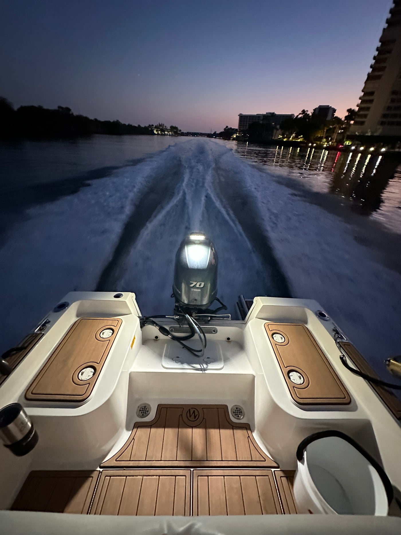 【超安い】 E-Sea Waterproof Mounted Suction Light- E-Sea Company ライト・照明器具