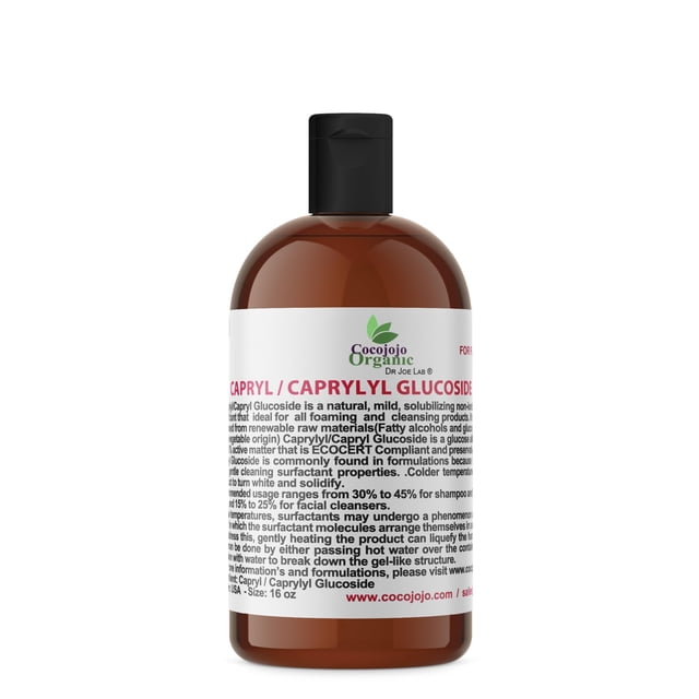 surfactante líquido dr. joe lab capryl glucósido 480 ml cocojojo Botella frontal translúcida ámbar de 480 ml con tapa abatible negra y etiqueta blanca con texto rojo y negro y logotipo Cocojojo/Dr Joe Lab; tensioactivo líquido para formular jabones, champús y geles de ducha, ideal como solubilizante de aceites esenciales y emulsionante para mezclar agua y aceites.