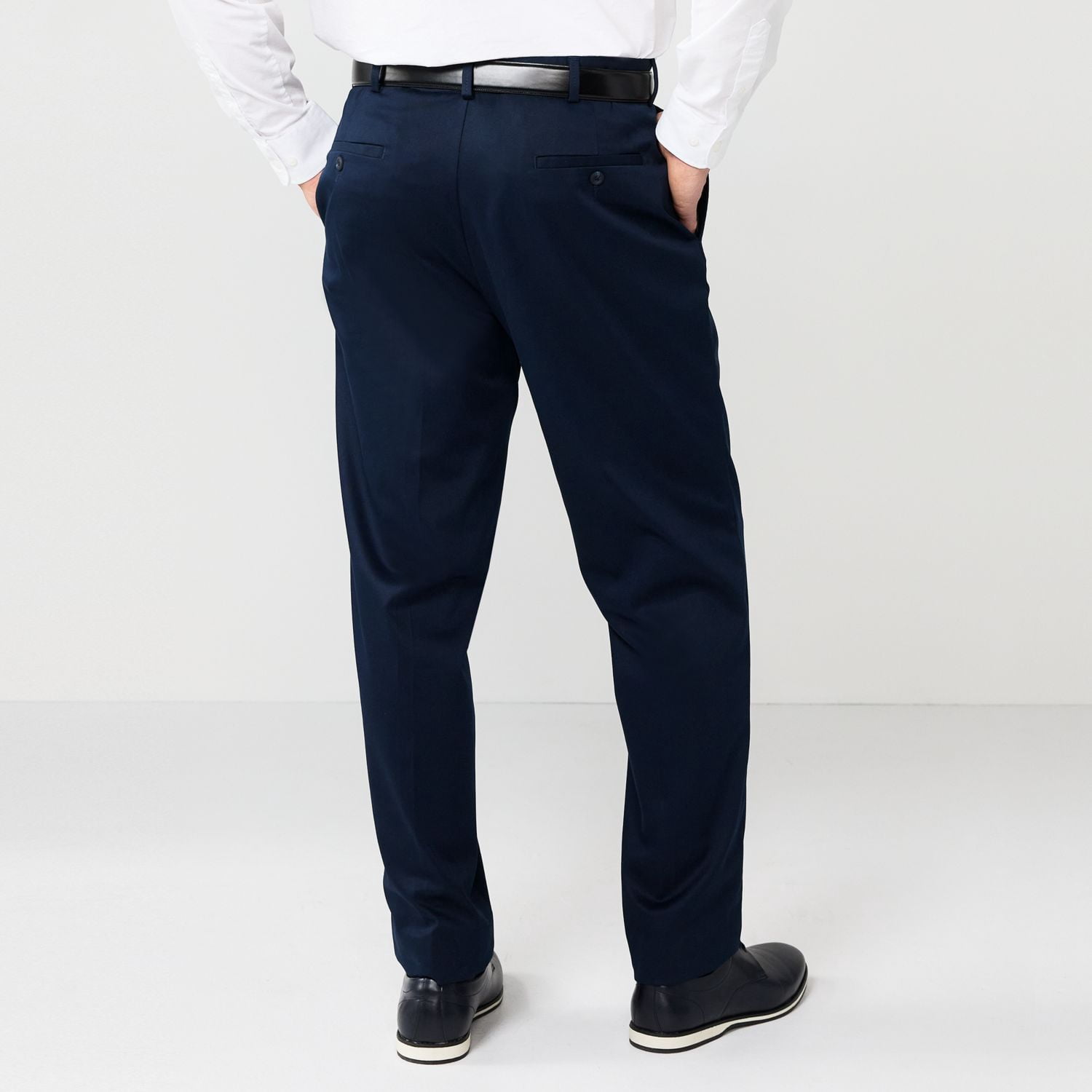 Haggar Men's Premium No Iron Khaki Pleat Front Pant Classic Fit, Sizes 32x30-44x32