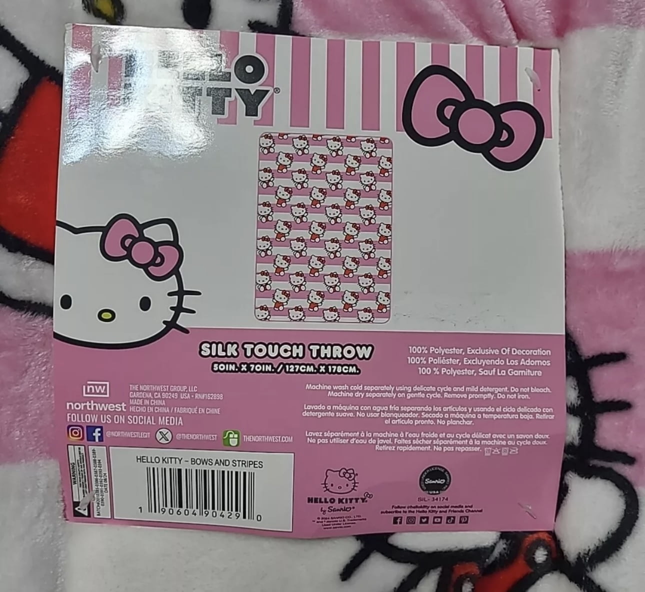 Hello Kitty Bows and Stripes Silk Touch Throw 50x70