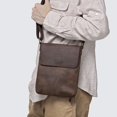 thumbnail image 2 of Bolso de hombro casual de cuero para hombre, bolso de piel de vaca con parte trasera inclinada de piel de caballo, bolso retro para hombre, simple, 2 of 5