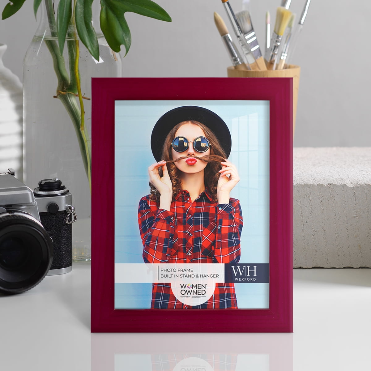 Woodgrain 6 in. x 8 in. Cherry Red Picture Frame