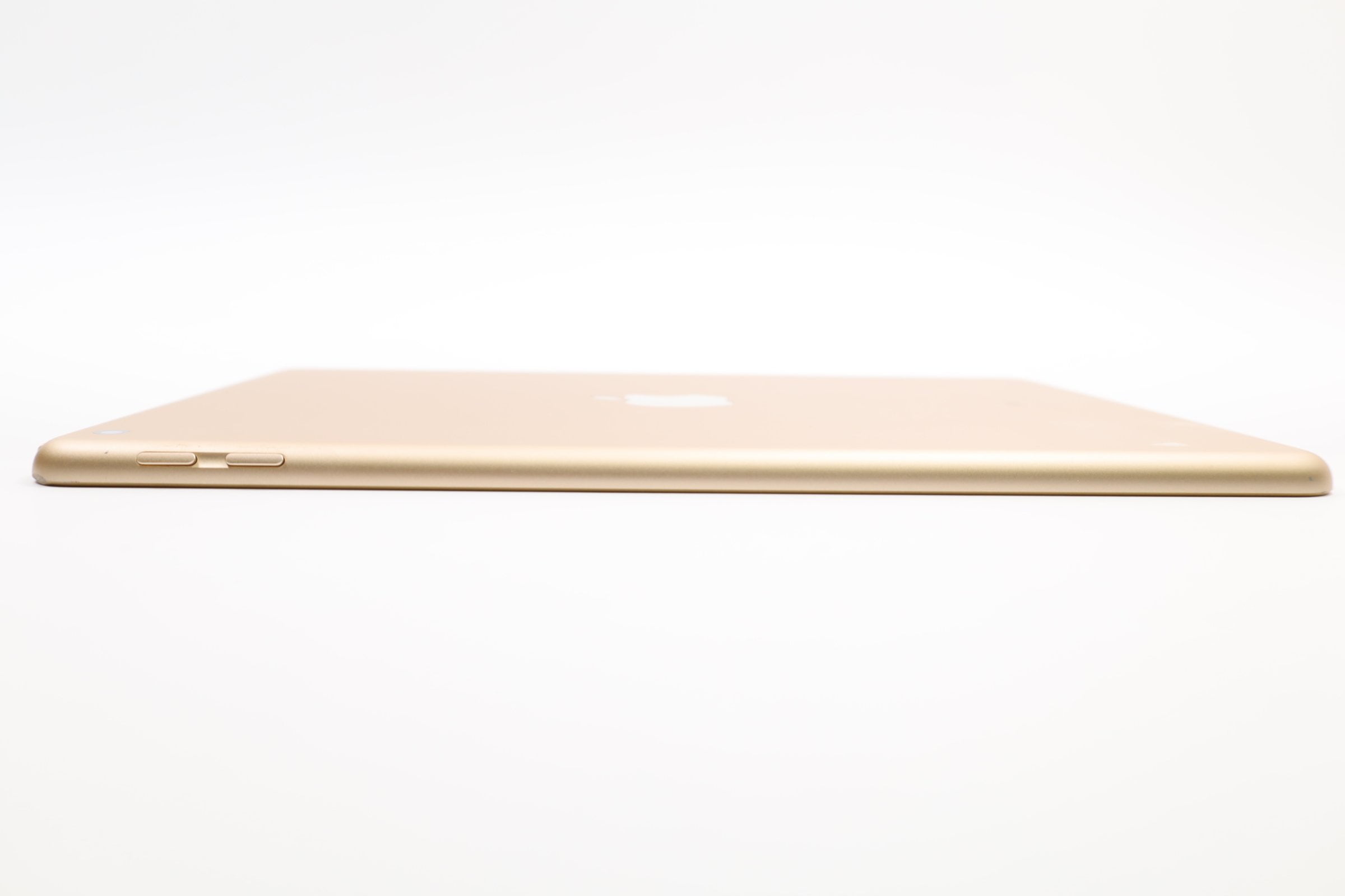 Restored Apple Ipad 5th. Gen - 9.7" Apple A9 Dual-Core 2GB RAM 128GB Storage - Wifi+Cellular