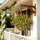 thumbnail image 1 of Cesta colgante de flores artificiales – Eucalipto simulado, camelia, palmera para decoración de interiores y exteriores, cesta de plantas artificiales sin mantenimiento para el hogar, jardín, 1 of 6