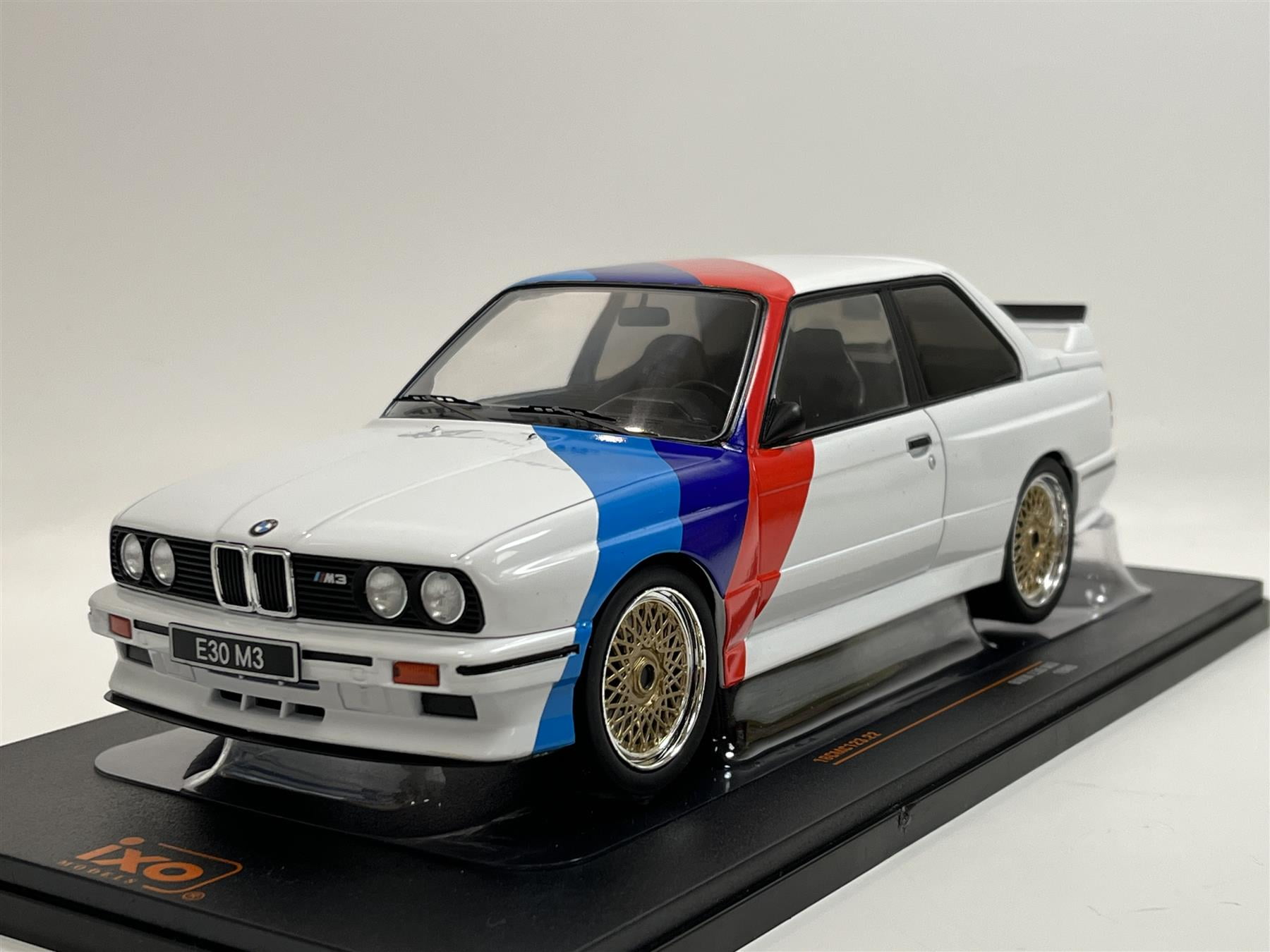 BMW E30 M3 1989 White Blue Red 1 18 Scale IXO 18CMC123.22