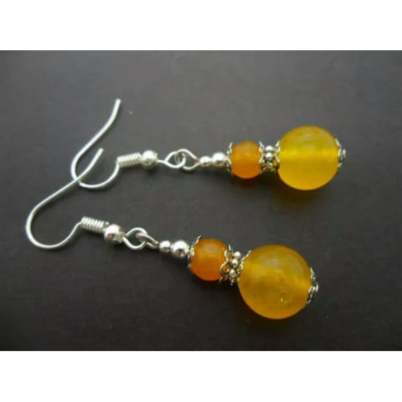K-KED A PAIR OF PRETTY 10MM JADE BEAD DANGLY EARRINGS. NEW.-Yellow jade