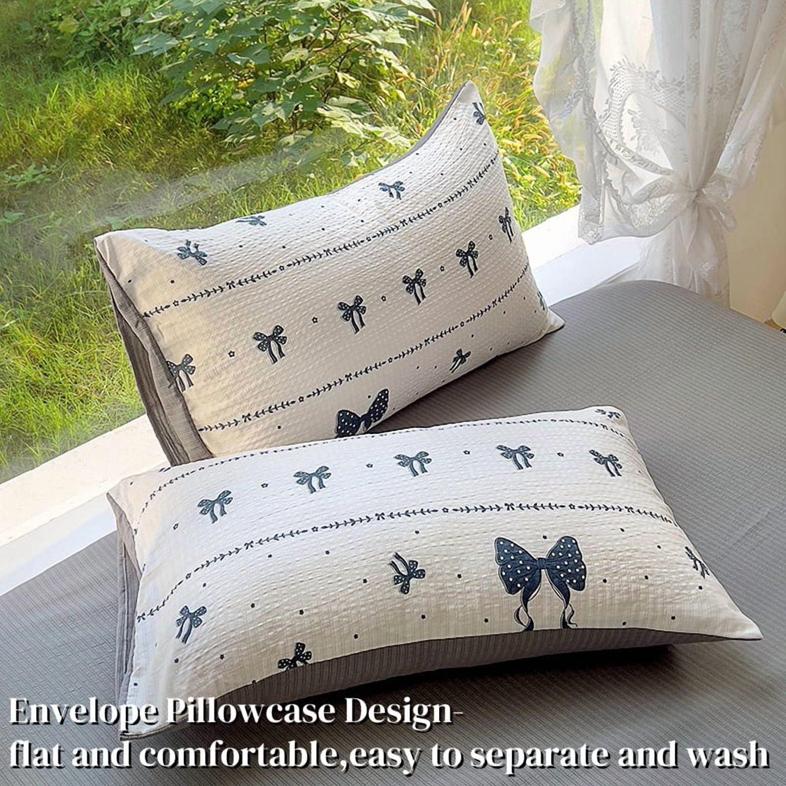JOLUSERE 2 Pieces Reversible Duvet Cover Twin Set White with Black Bows Flowers