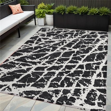 HomeRoots 559239 5 x 8 ft. Black & White Abstract Washable Non Skid Indoor Outdoor Rectangle Machine Woven Area Rug
