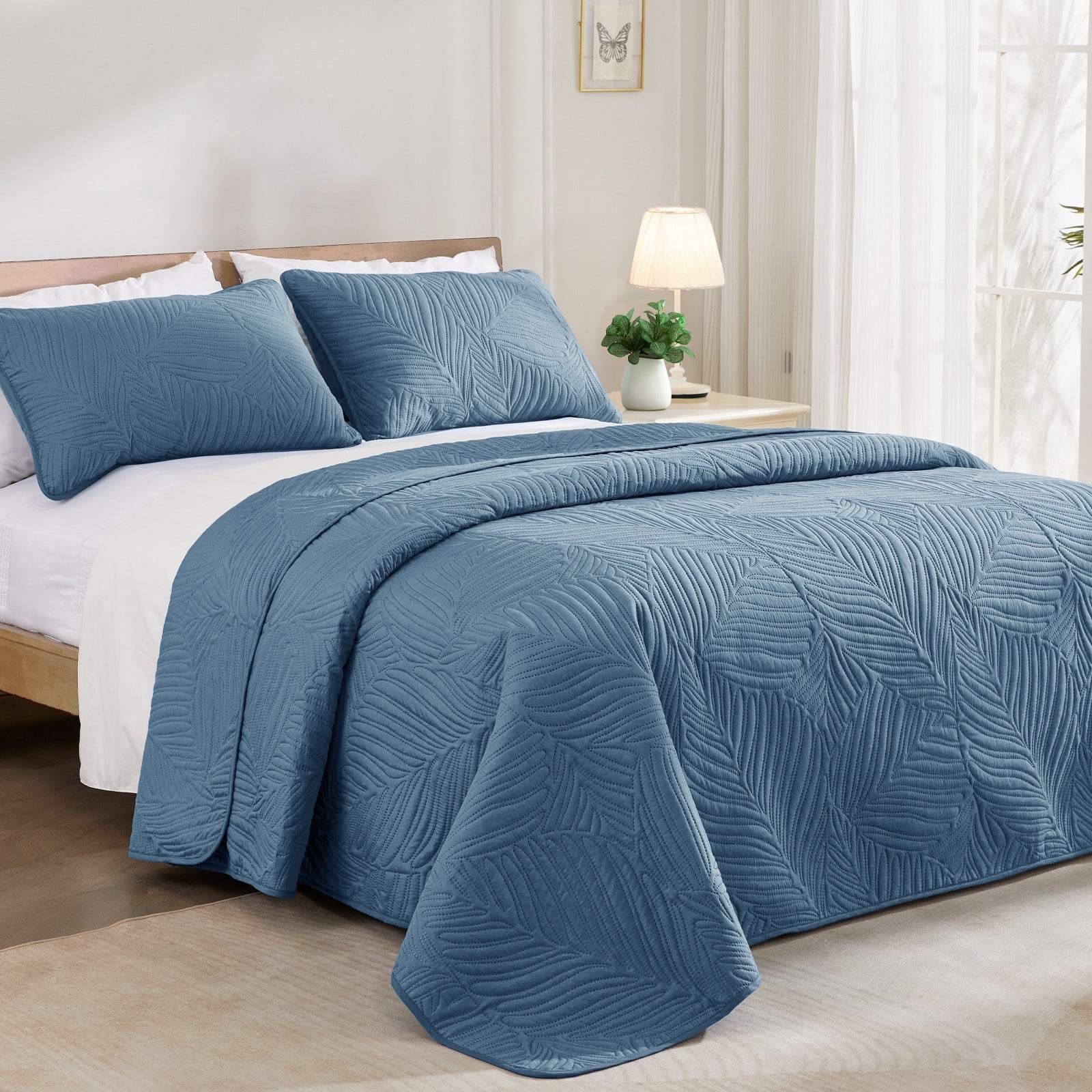 Exclusivo Mezcla Ultrasonic King Size Quilt Set Bluish Grey, 3 Pieces Lightweight Bedspread Leaf Pattern Bed Cover Soft Microfiber Coverlet Bedding Set for All Seasons