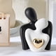 thumbnail image 1 of Figura de cerámica de pareja abrazándose | Estatua abstracta de amor en forma de corazón para decoración del hogar | Regalo de San Valentín o aniversario de bodas | Adorno para repisa de estantería, 1 of 6