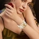thumbnail image 2 of 4pcs Europea y la mano de la perla femenina cadena de perlas pulsera elástica capa de perlas colgante pulsera accesorios para mujer, 2 of 8