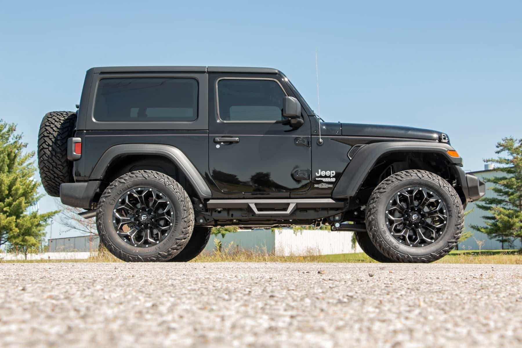 Rough Country 2.5" Lift Kit w/M1 for 2024-2026 Jeep Wrangler JL | 2-Door - 79640