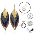 thumbnail image 3 of Vangania Aretes de cuero con pluma mediana mocha para mujer artesanal baño oro, 3 of 4