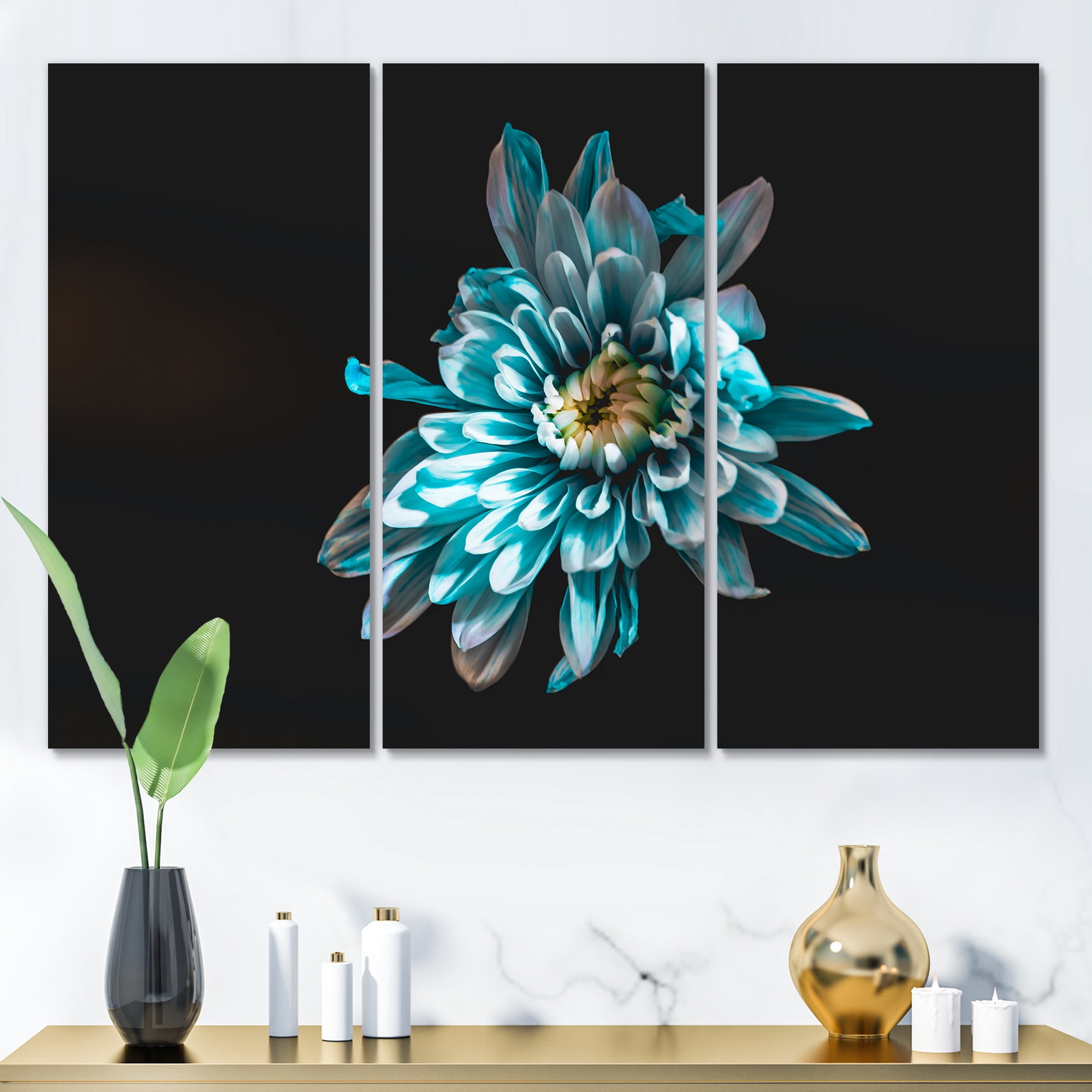 Designart ' Top View of White and Blue Flower ' Traditional Canvas Wall Art Print