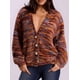 thumbnail image 2 of Suéter PRETTYGARDEN 2025 a Rayas con Cuello en V y Botones Talla Grande, 2 of 4