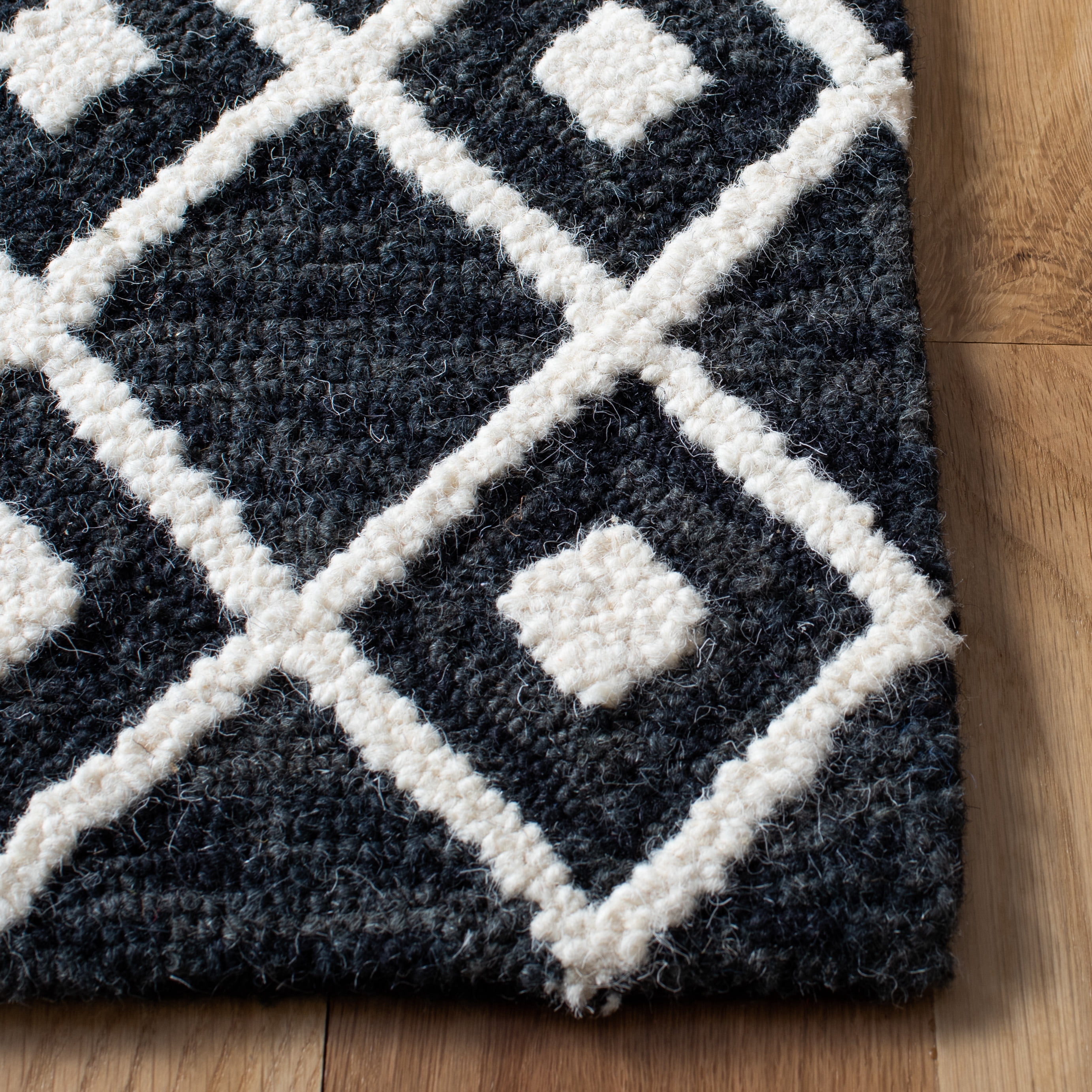 SAFAVIEH Blossom Aspen Geometric Wool Runner Rug, Black/Ivory, 2'3" x 5'