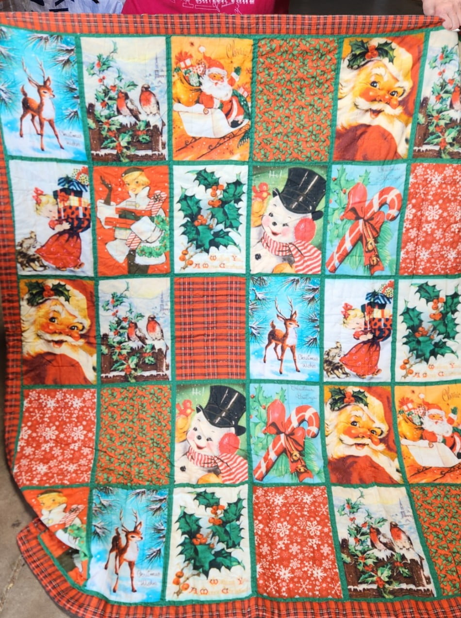 ART & ARTIFACT Patchwork Christmas Quilt - Reversible Holiday Throw Blanket