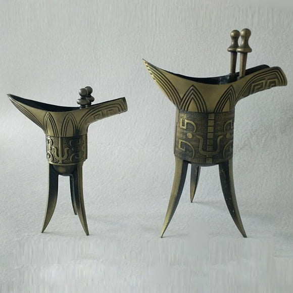 QUTETN Large and small antique bronze tripod cups, triangular Qianlong wine cups as gift decorations