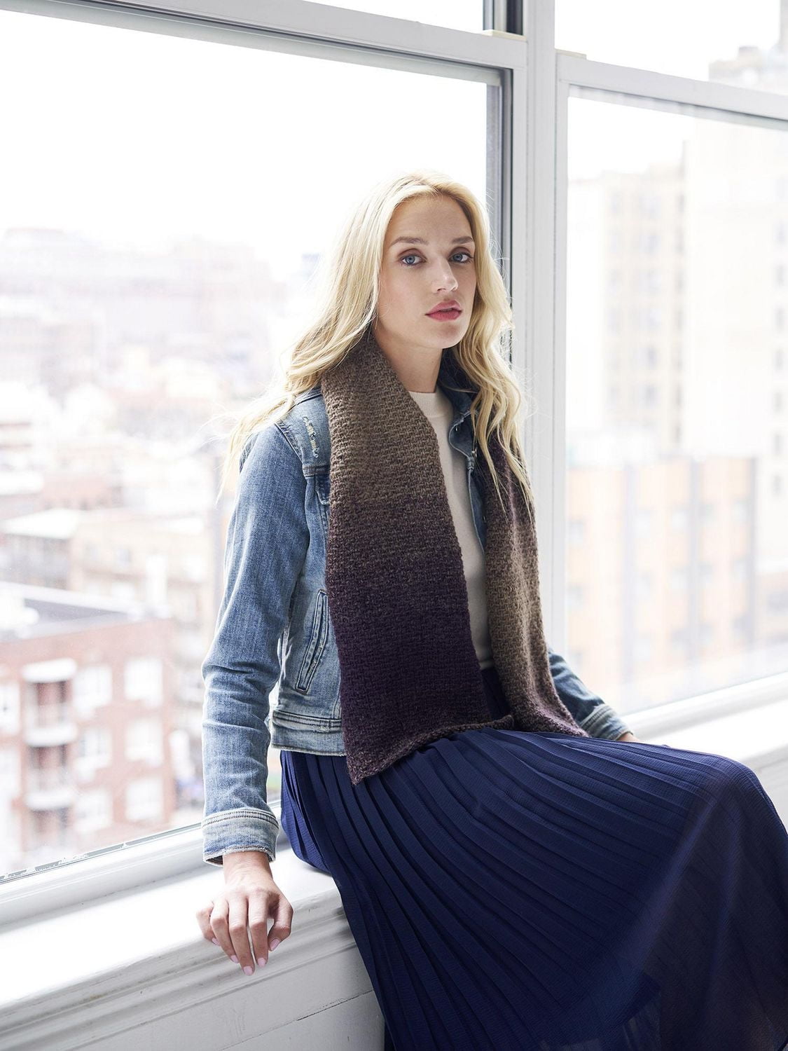 Lion Brand Yarn Scarfie #5 Chunky Wool Blend Yarn 285m/150g