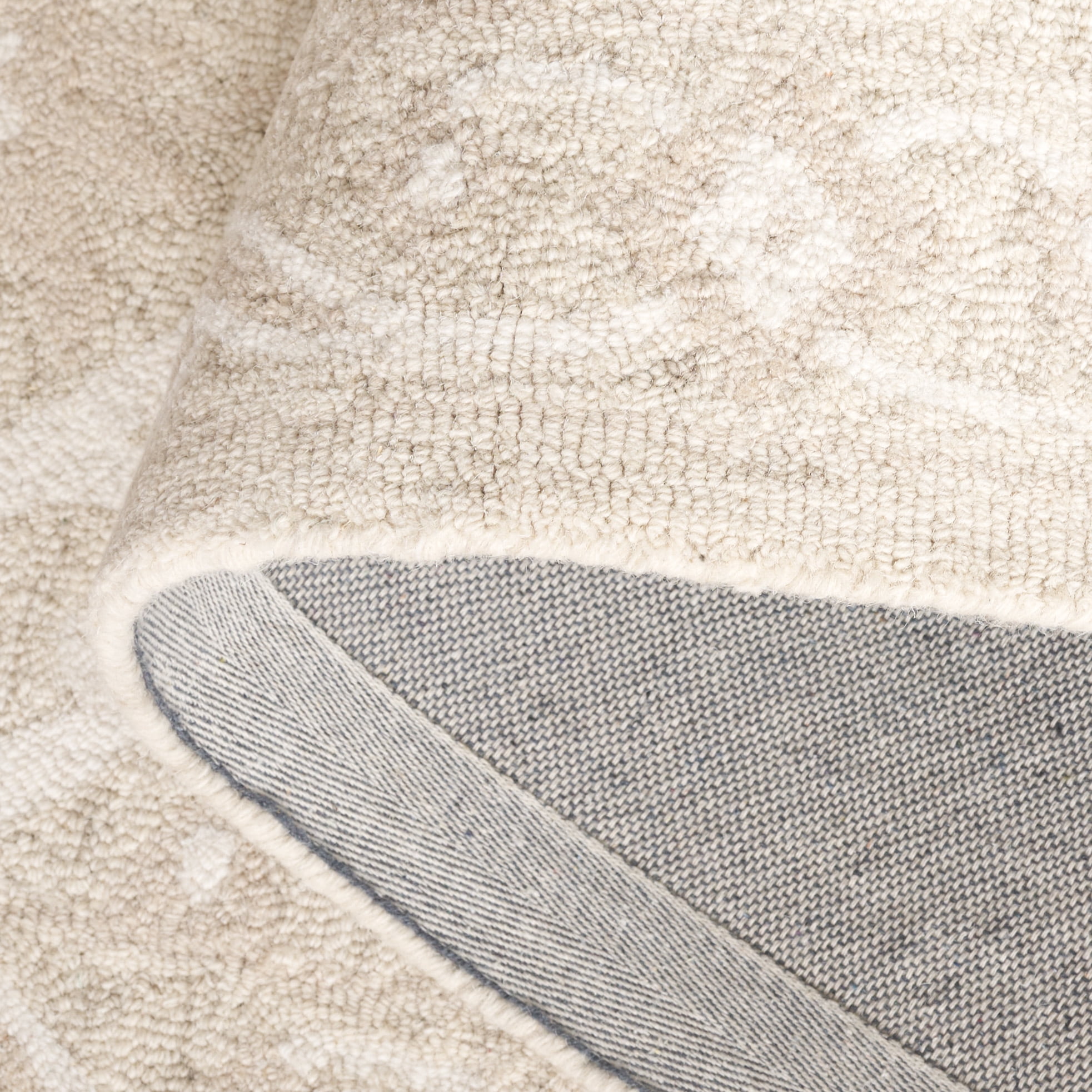 SAFAVIEH Blossom Donella Floral Area Rug, Beige/Ivory, 6' x 6' Square