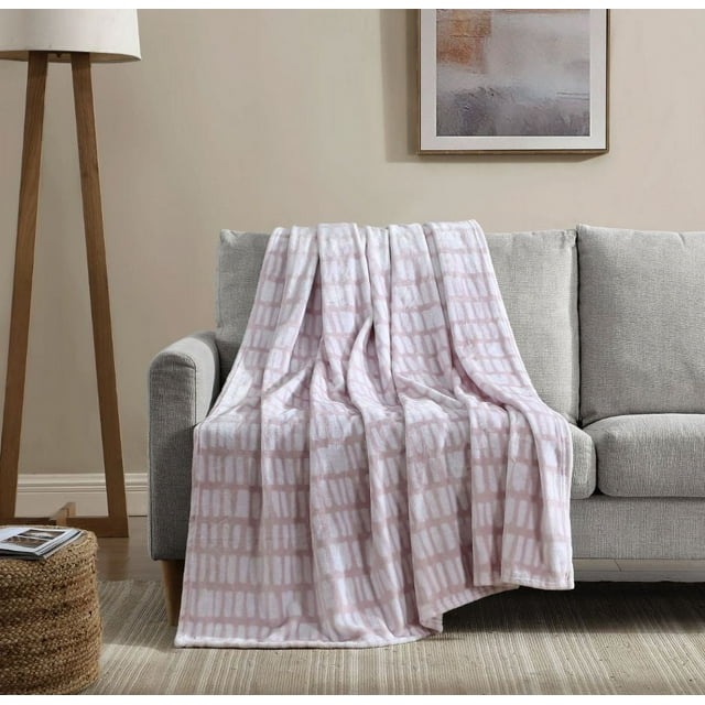 Social Standard by Sanctuary Oversized Plush Throw, Luxuriously Soft, Wrinkle Resistant, Easy Care