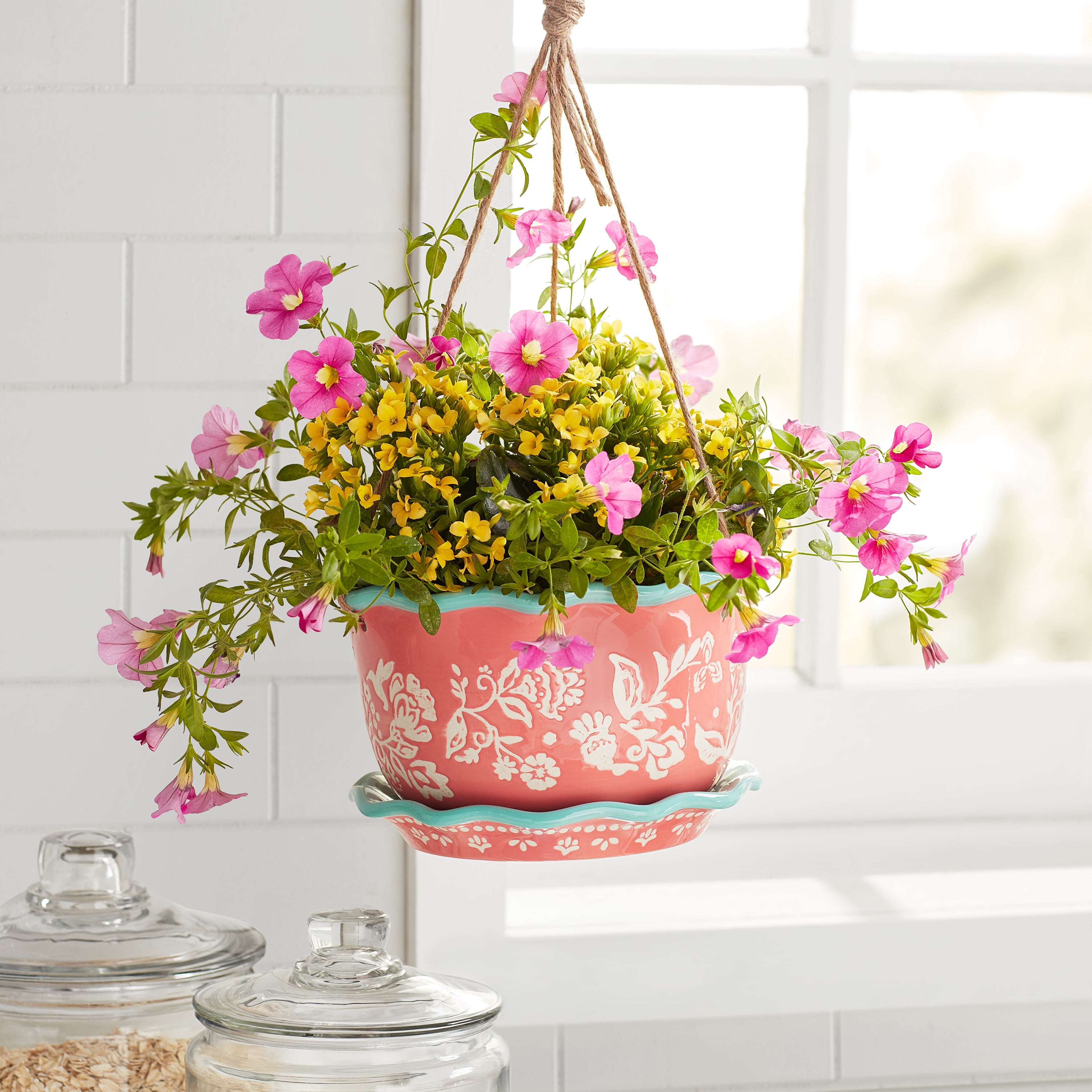The Pioneer Woman Besty Hanging 8 inch Planter with Saucer