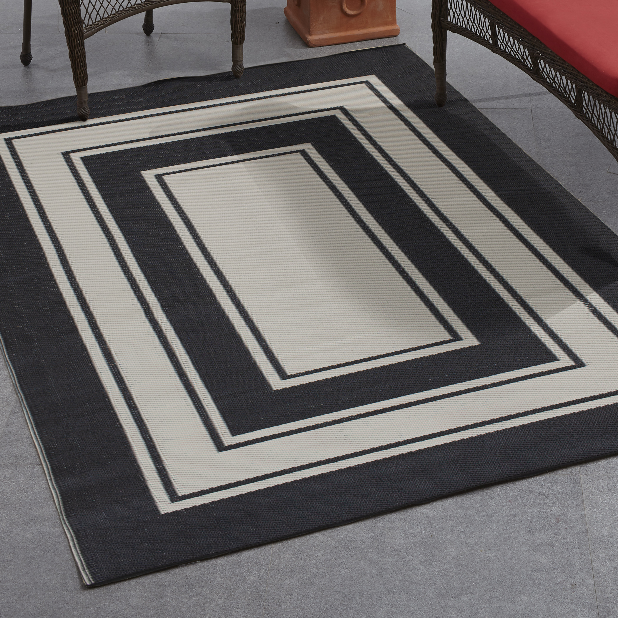 Mainstays Black Border 5'x7' Outdoor Rug photo 7