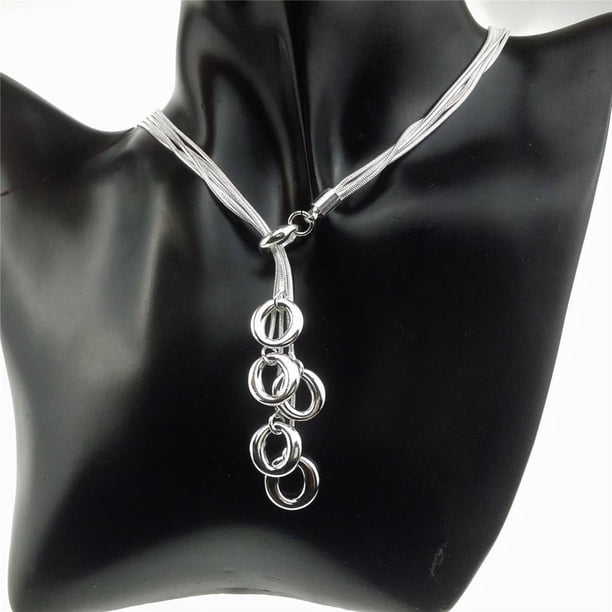 Collar largo femenino Hugo de Aleaciónes plateadas con borla ovalada