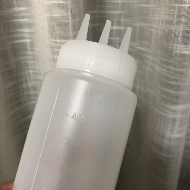 Botella de plástico espesado con tres orificios para salsa de tomate, ensalada, ensalada, olla exprimible