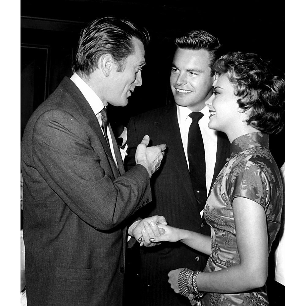 Natalie Wood Robert Wagner and Kirk Douglas talking Photo ...