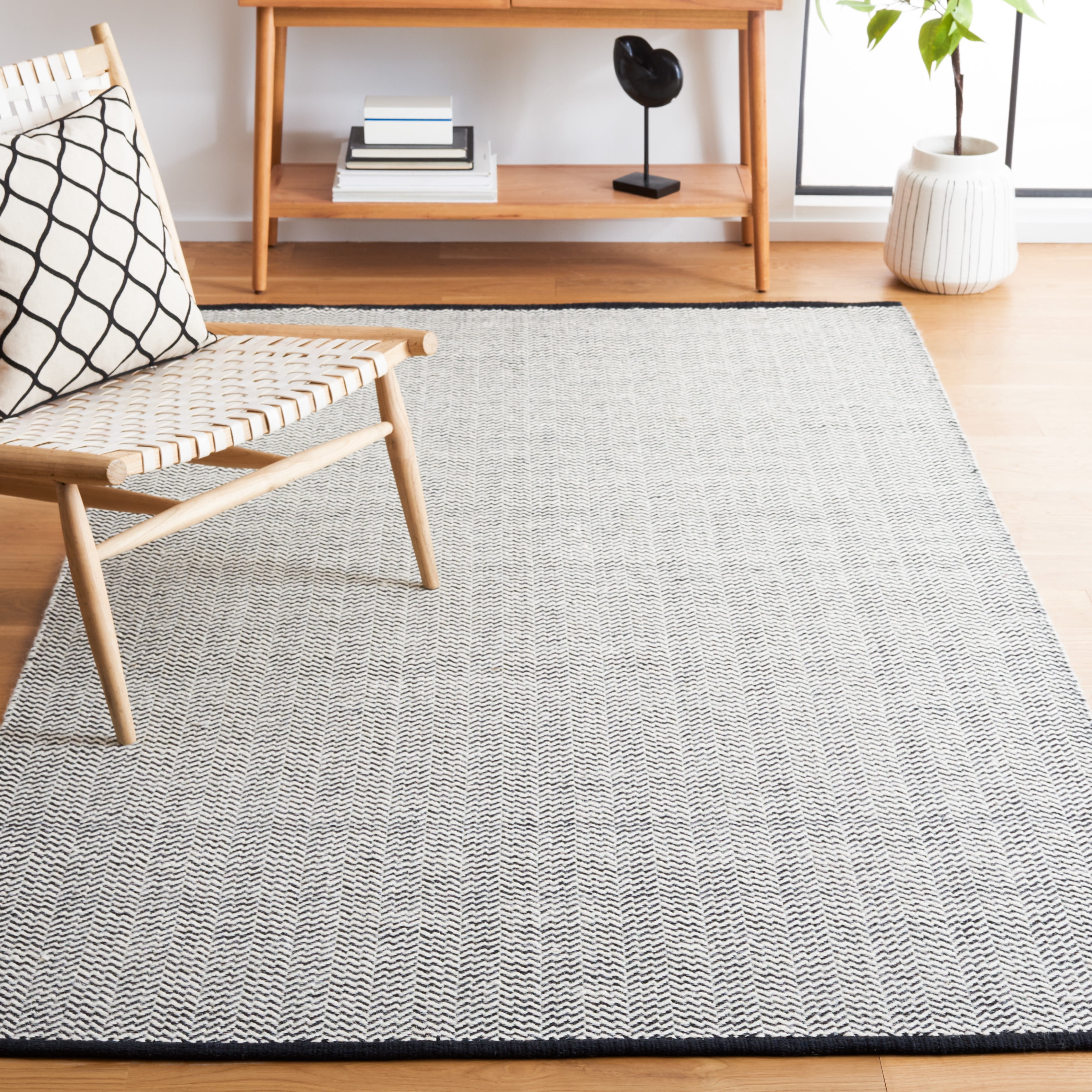 SAFAVIEH Vermont Zavia Chevron Area Rug, Black/Ivory, 6' x 6' Square