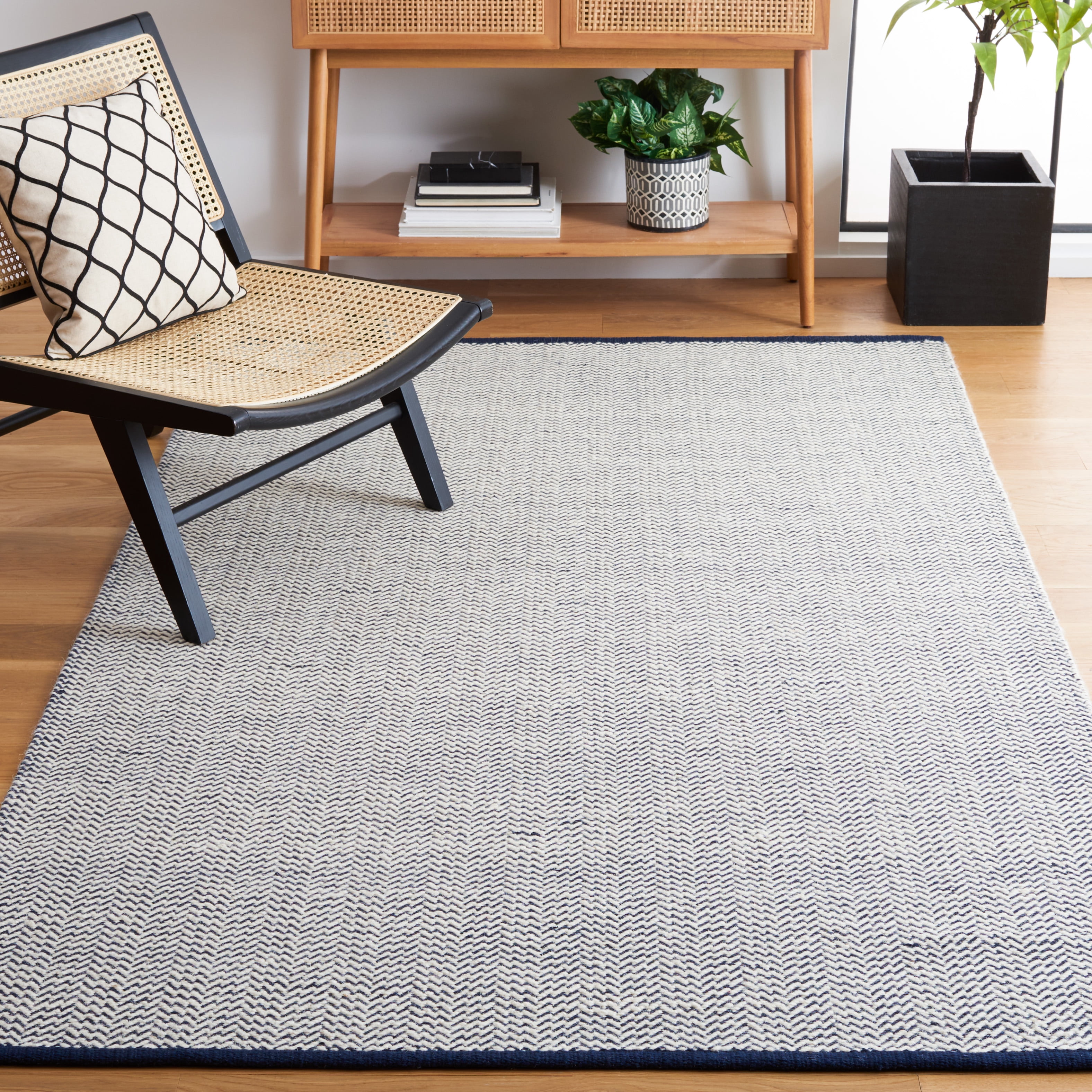SAFAVIEH Vermont Zavia Chevron Area Rug, Navy/Ivory, 6' x 6' Square